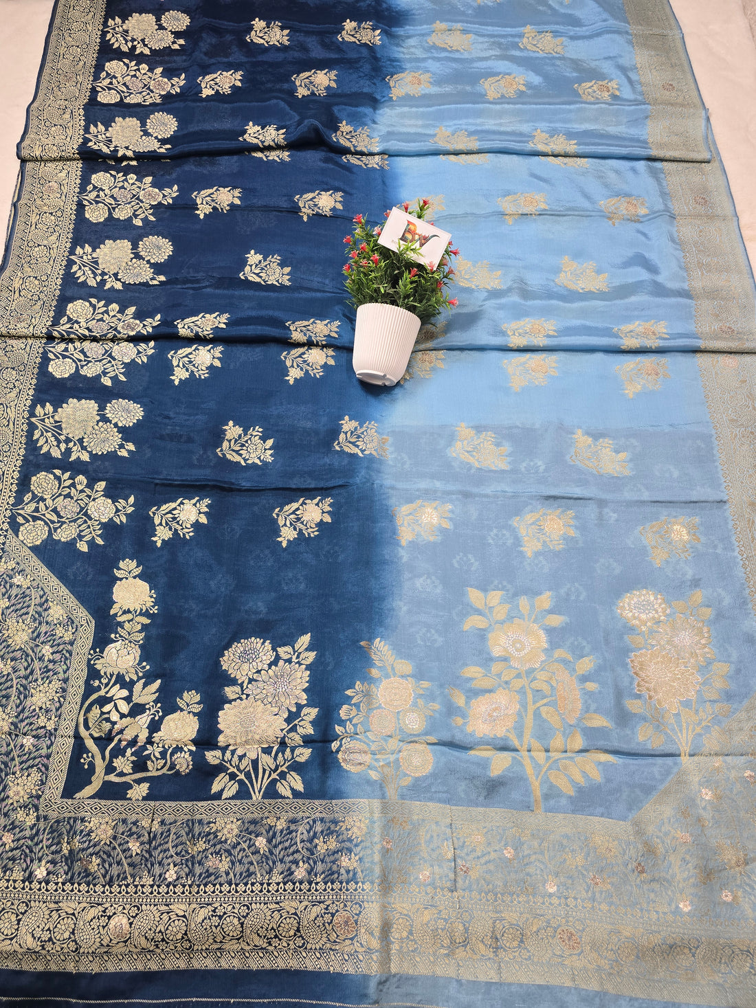 Premium Dual Hue Crush Crepe Silk Banarasi Saree